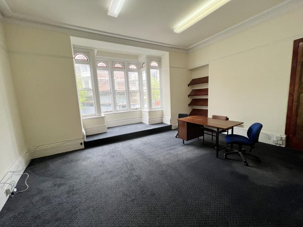 Lot: 130 - COMMERCIAL BUILDING WITH PLANNING FOR TWO FLATS TO THE UPPER FLOORS AND FURTHER POTENTIAL - General view of first floor